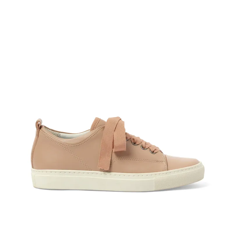 Sneaker in Powder made by Lanvin