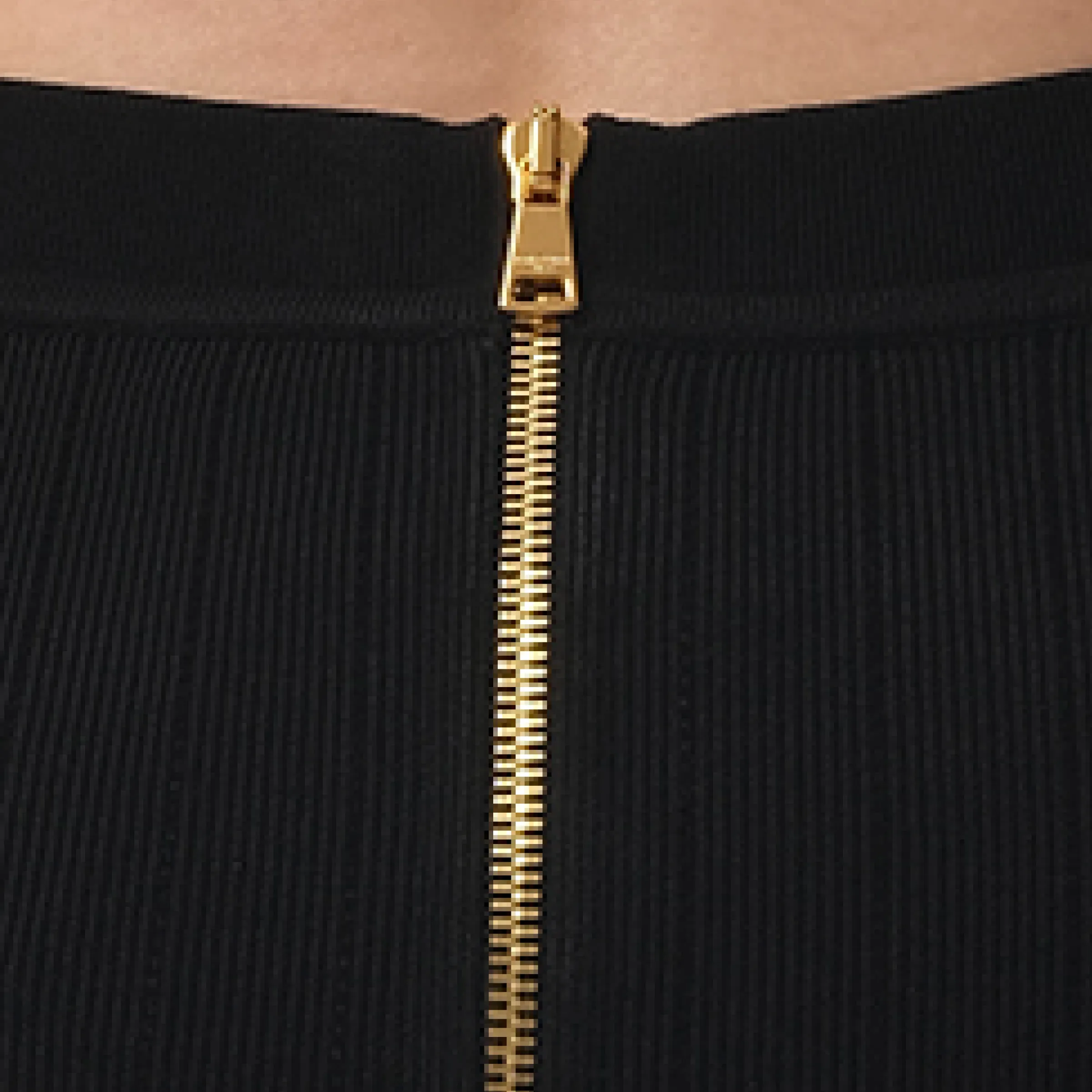 2 Pockets Buttoned Knit Short Skirt in Black sold by MARAIS product image thumbnail 3