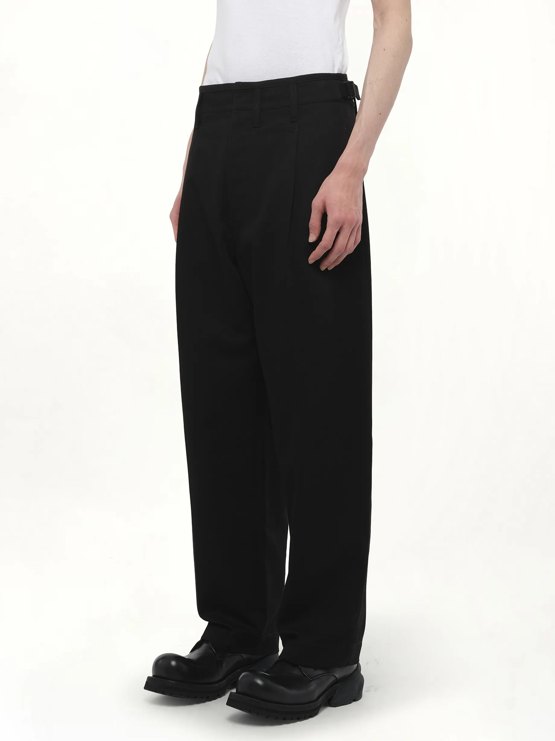 Pleated Carrot Pants in Black sold by MARAIS product image thumbnail 5