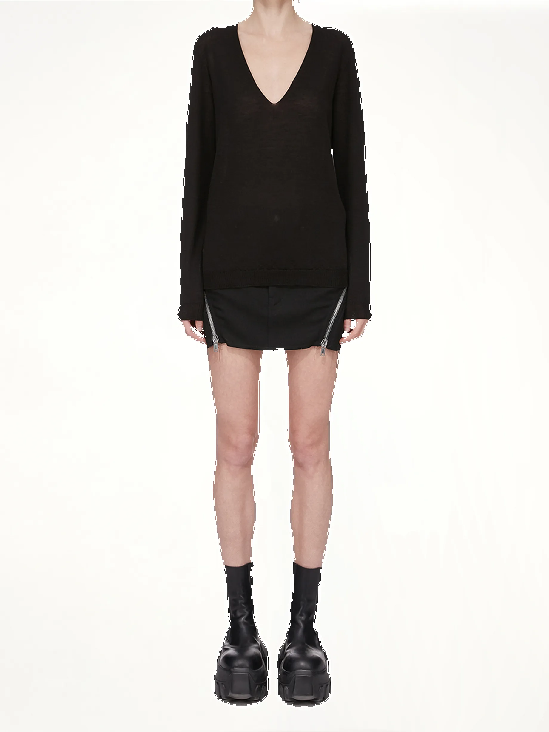 Merino V-Neck Pull in Black sold by MARAIS product image thumbnail 4