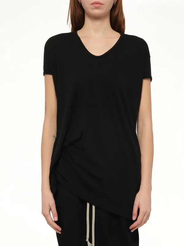 Hiked T in Black sold by MARAIS