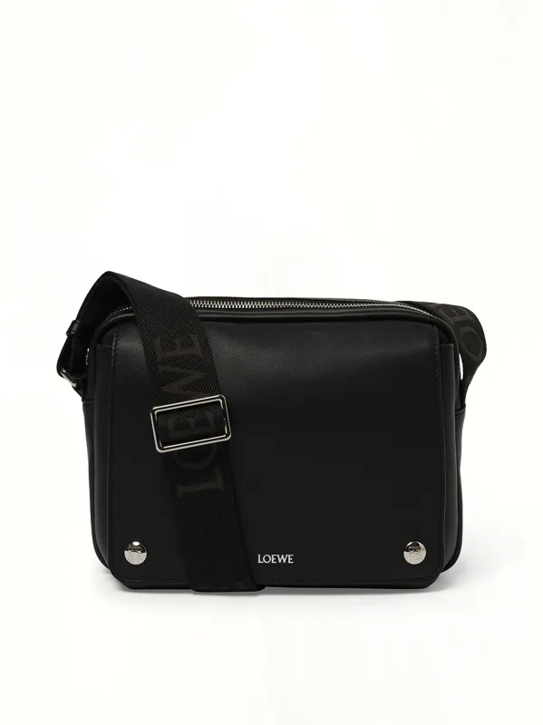 Pebble Messenger Medium in Black made by Loewe