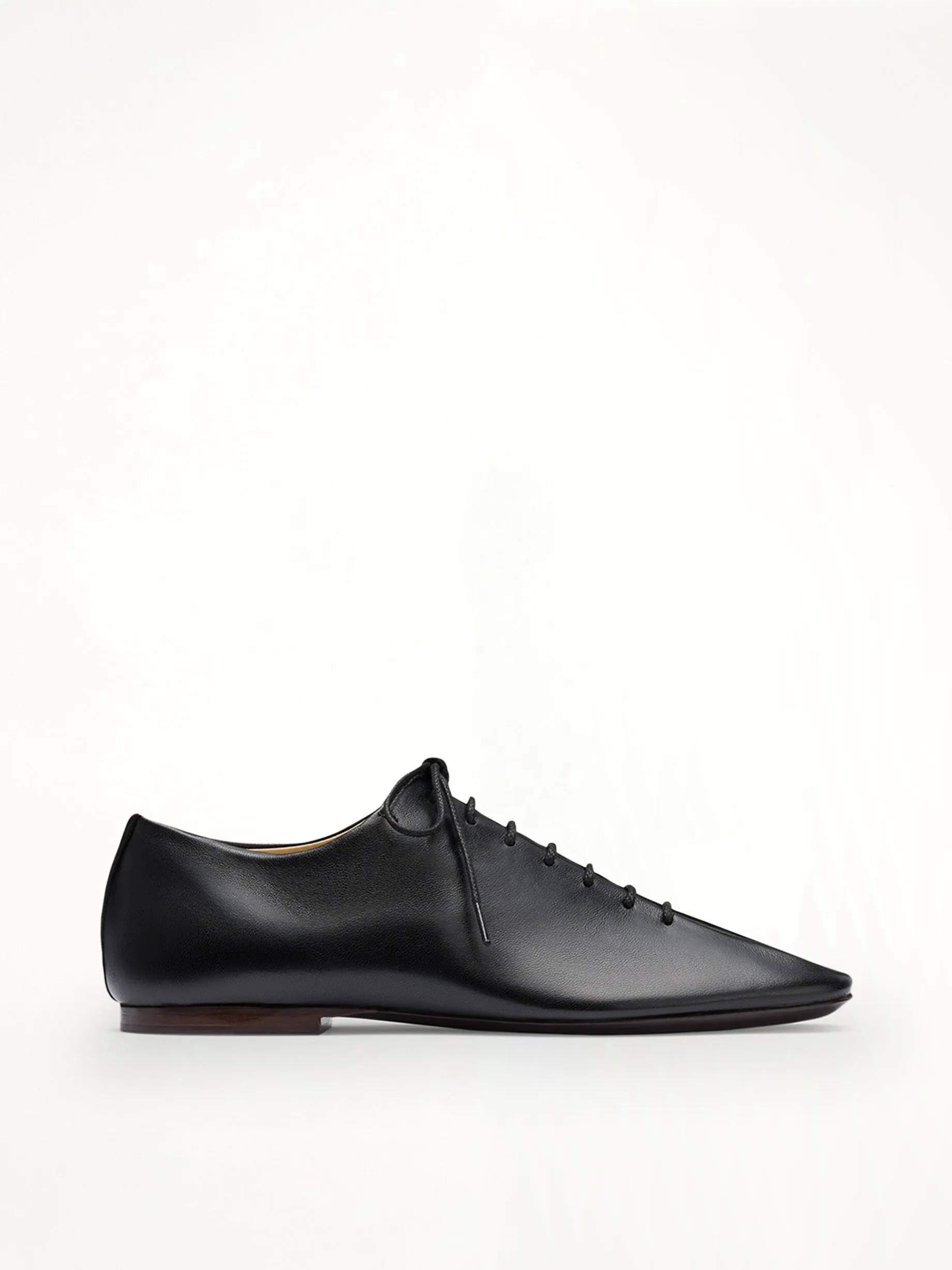 Souris Flat Classic Derbies in Black sold by MARAIS