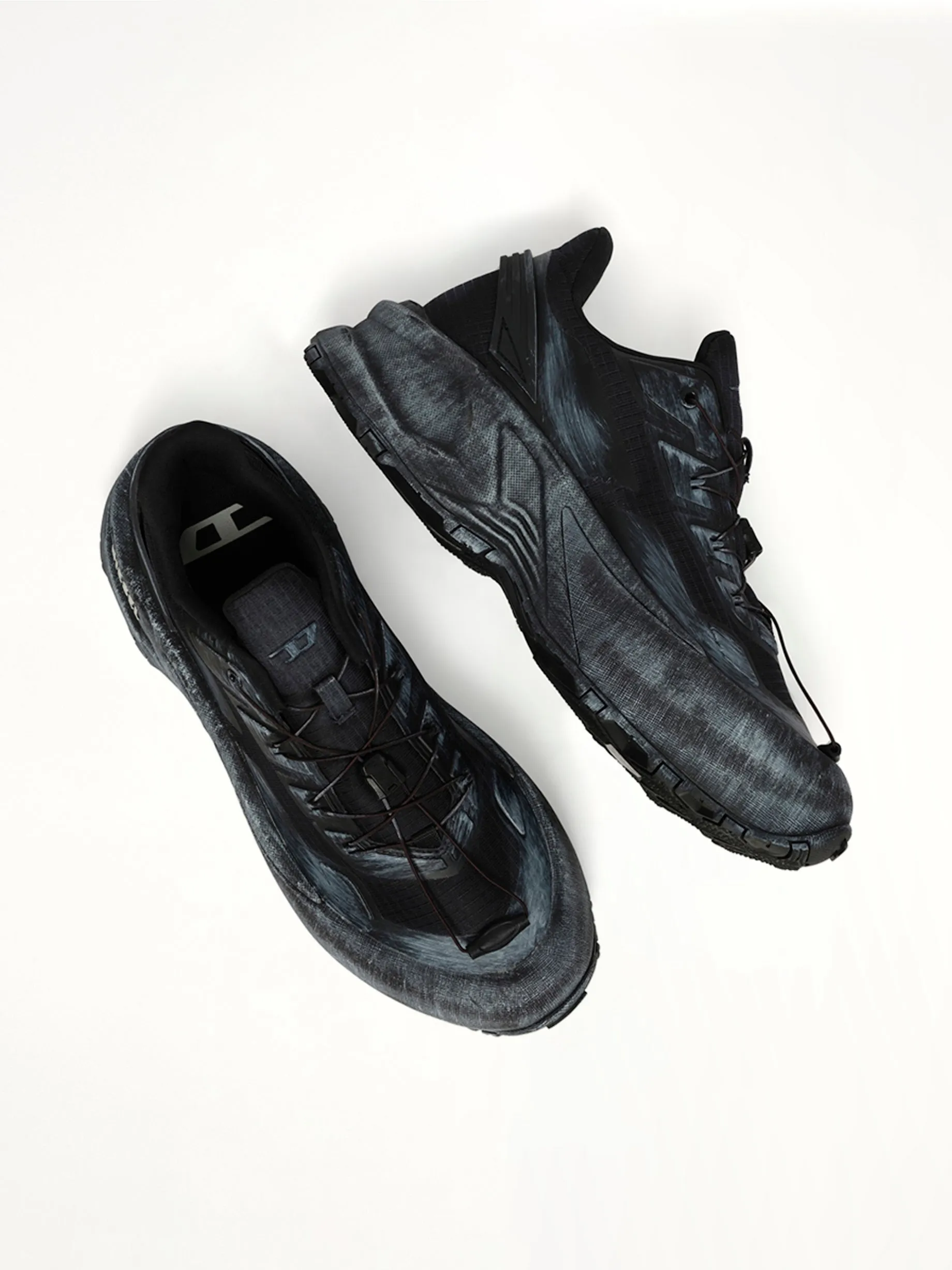 D-CAGE Runner in Black sold by MARAIS product image thumbnail 4