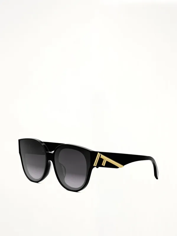 Fendi FE40111F 6501B Wayfarer Sunglasses in Black/Gold made by Fendi
