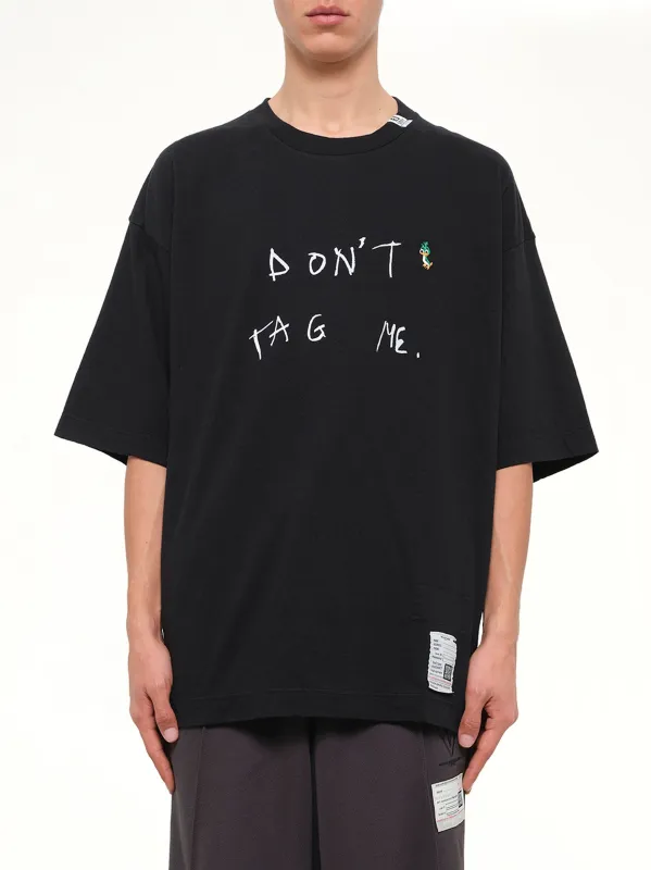Don'T Tag Me. Printed T-Shirt in Black made by Maison MIHARA YASUHIRO