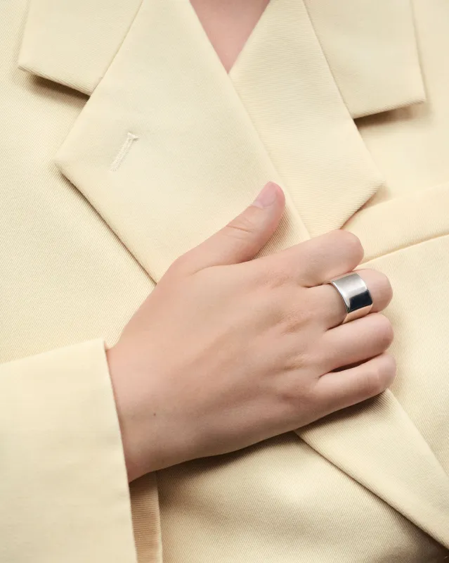 Daria Ring sold by AGMES