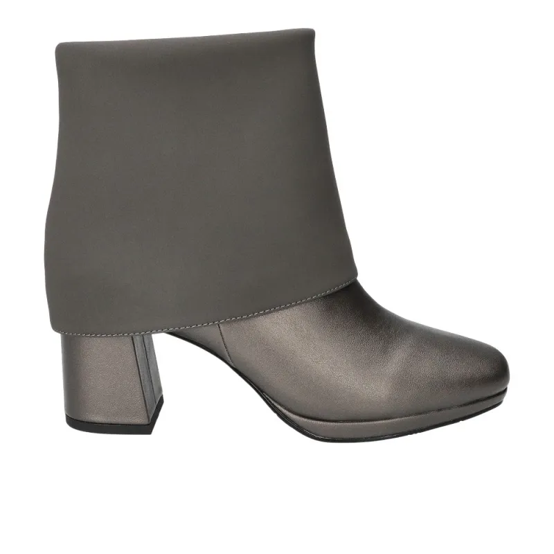 Sutton Square Toe Zippered Booties made by easy street