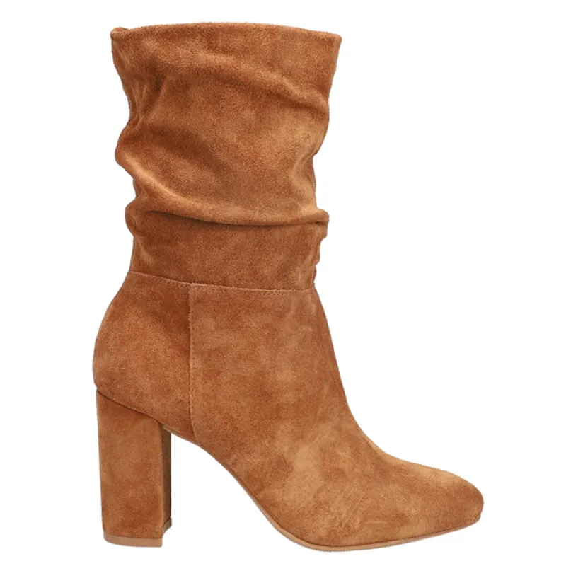 Kipper Round Toe Pull On Boots made by Chinese Laundry