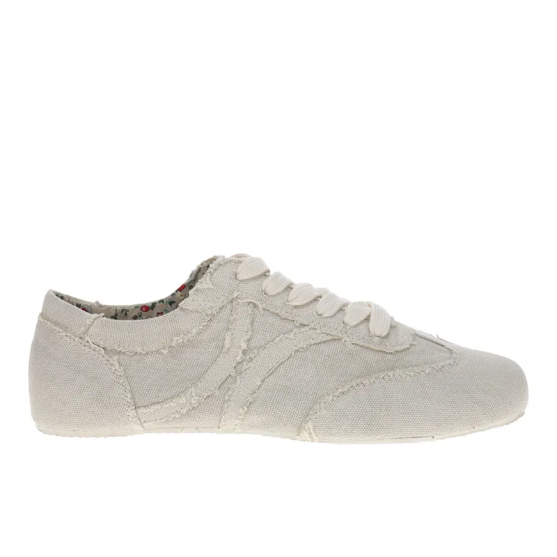 Winnie Sneakers made by Seychelles