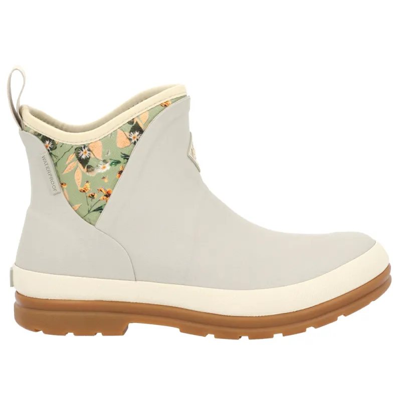 Originals Ankle Round Toe Pull On Boots made by The Muck Boot Company