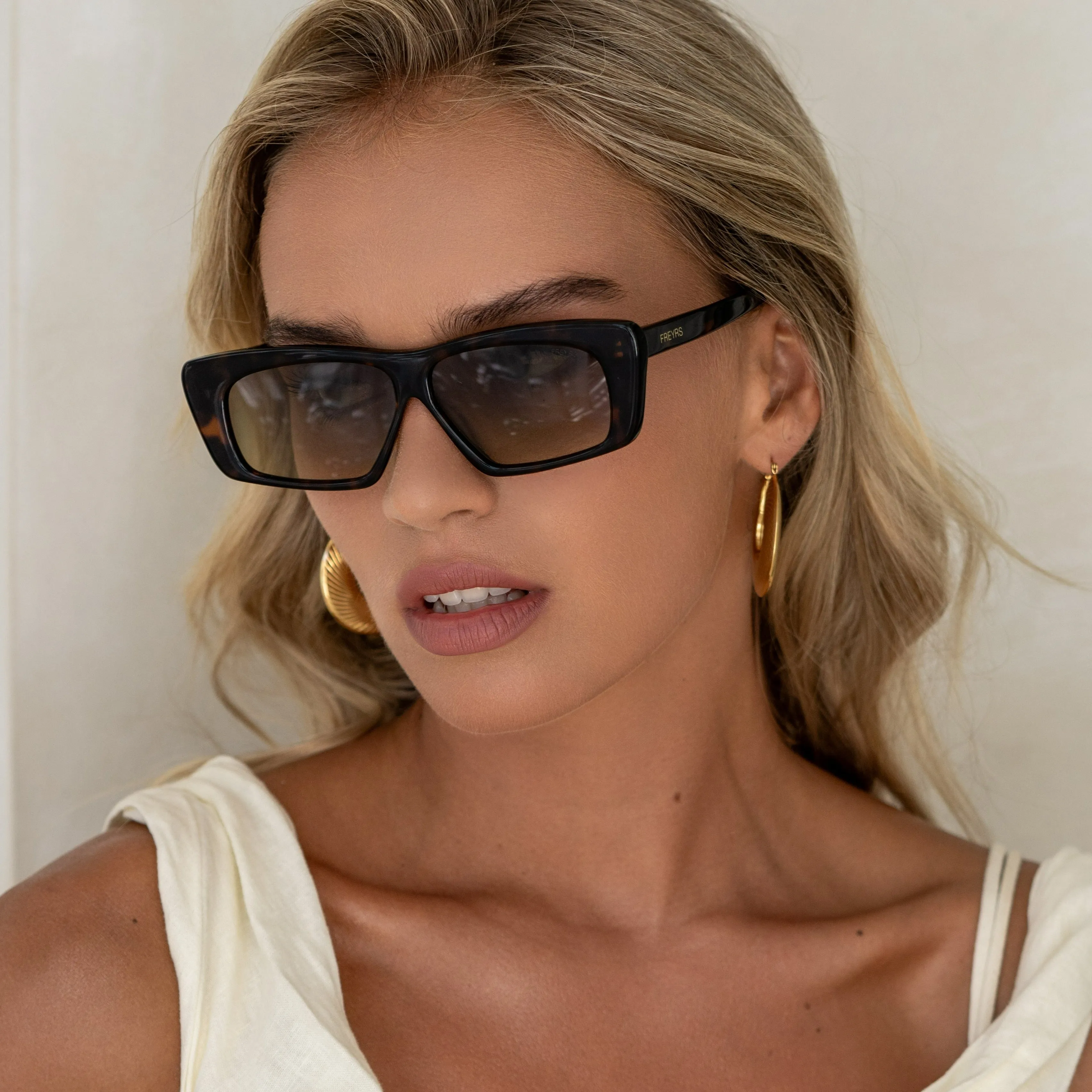 Lexi sold by FREYRS product image thumbnail 2
