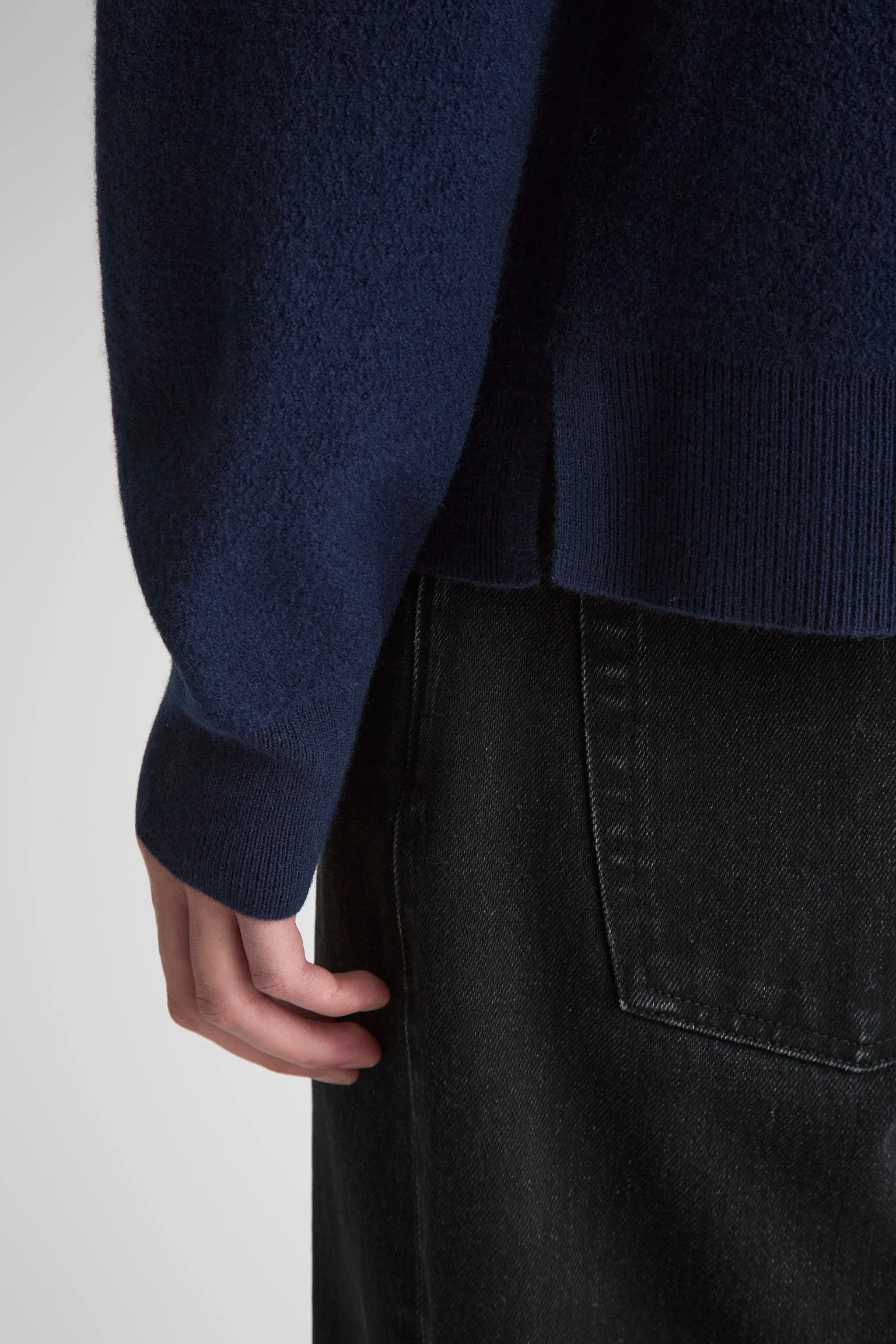 Kevin Navy sold by Livid Jeans product image thumbnail 4