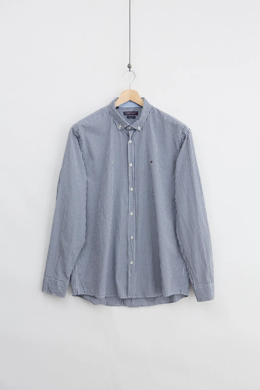 Tommy Hilfiger Shirt (2XL) sold by Livid Jeans