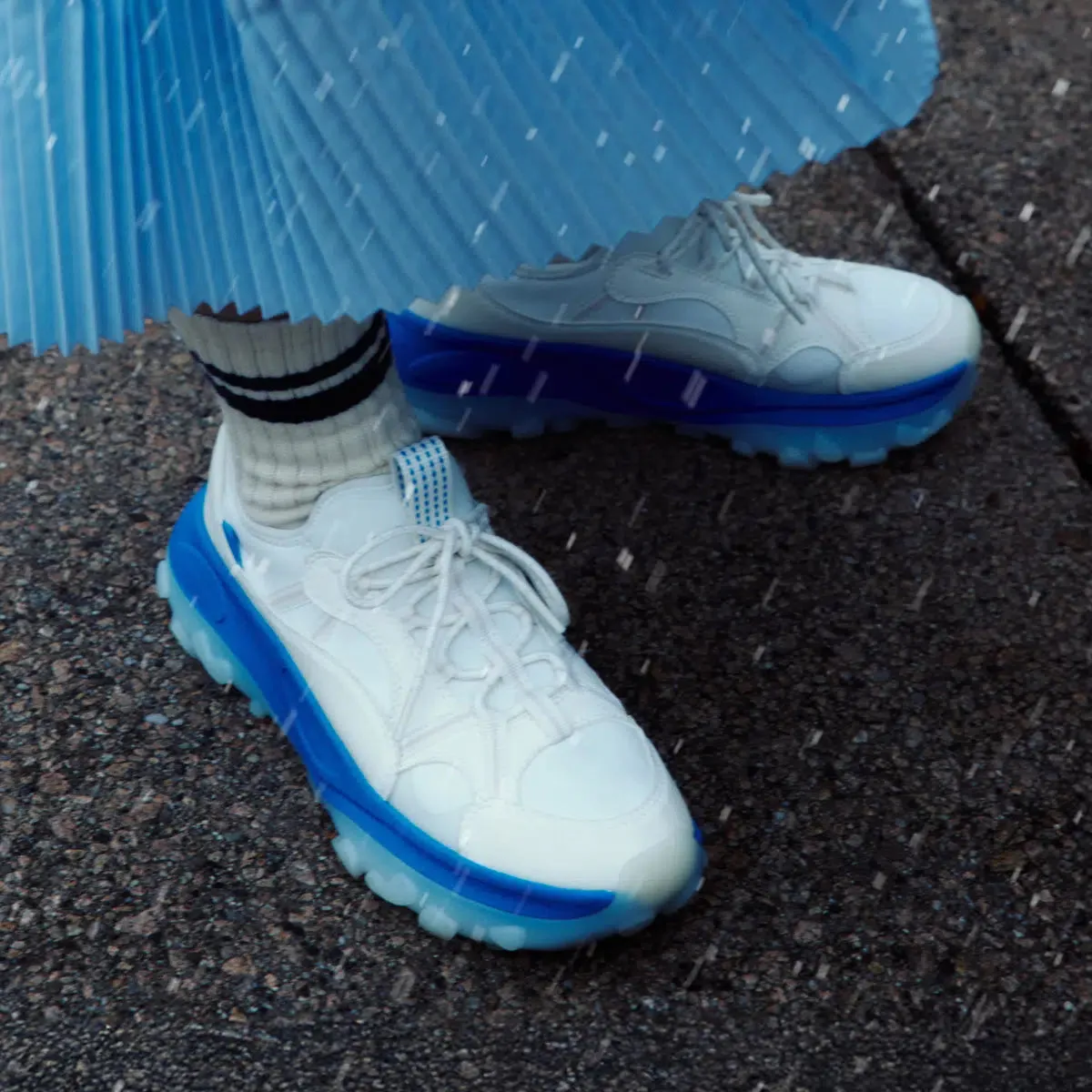 Women's Motu Sneaker - Off-White/Vessi Blue sold by Vessi product image thumbnail 4