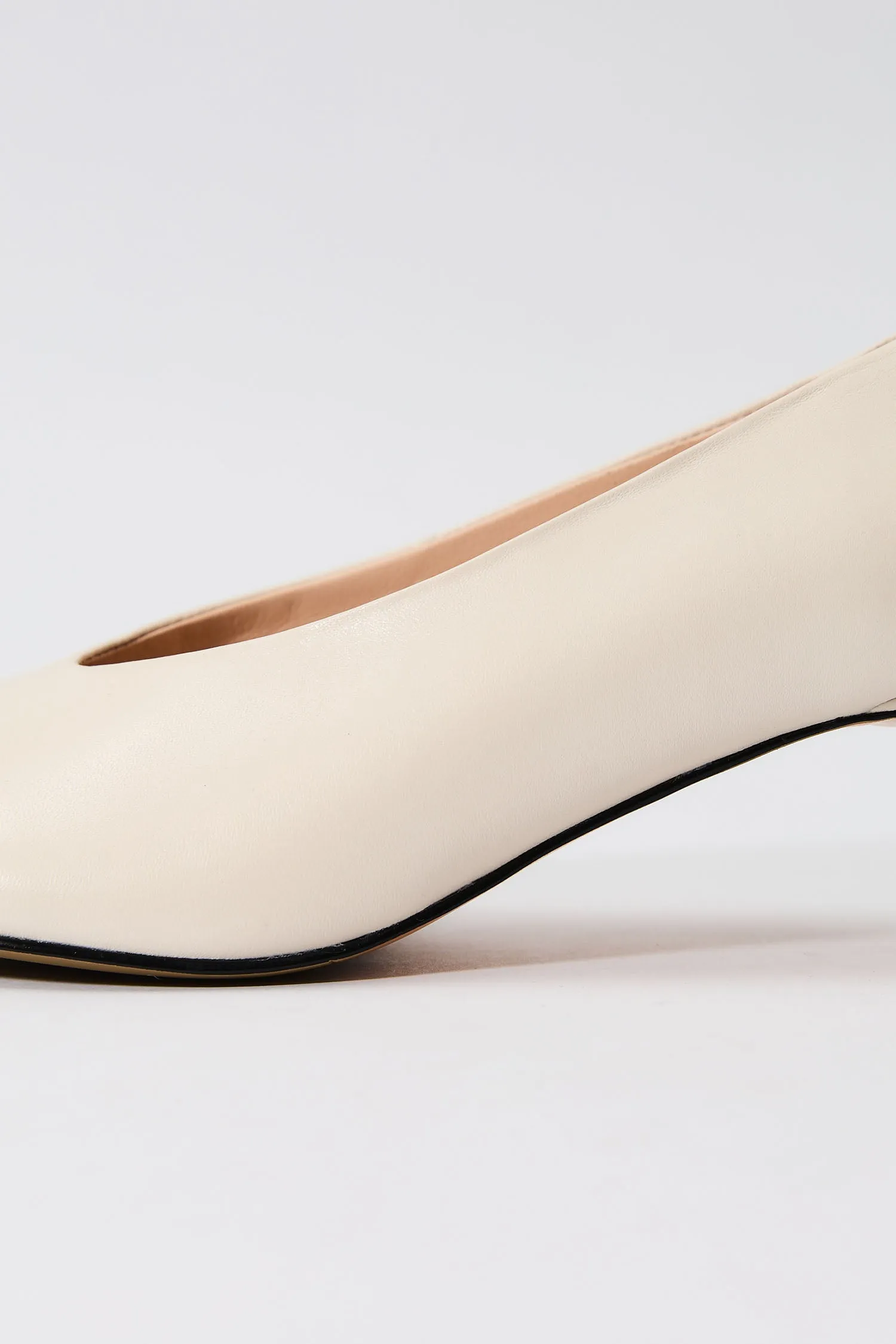 Madeline Milk sold by Lonza product image thumbnail 2