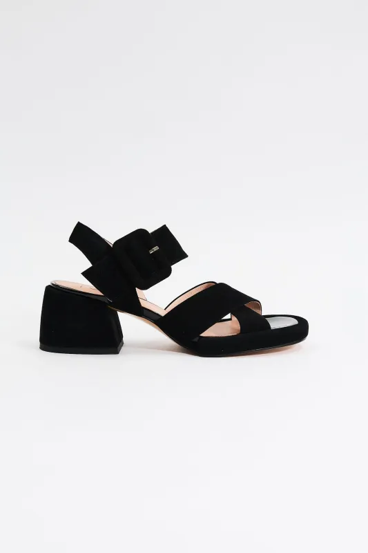 Leticia Black made by Lonza
