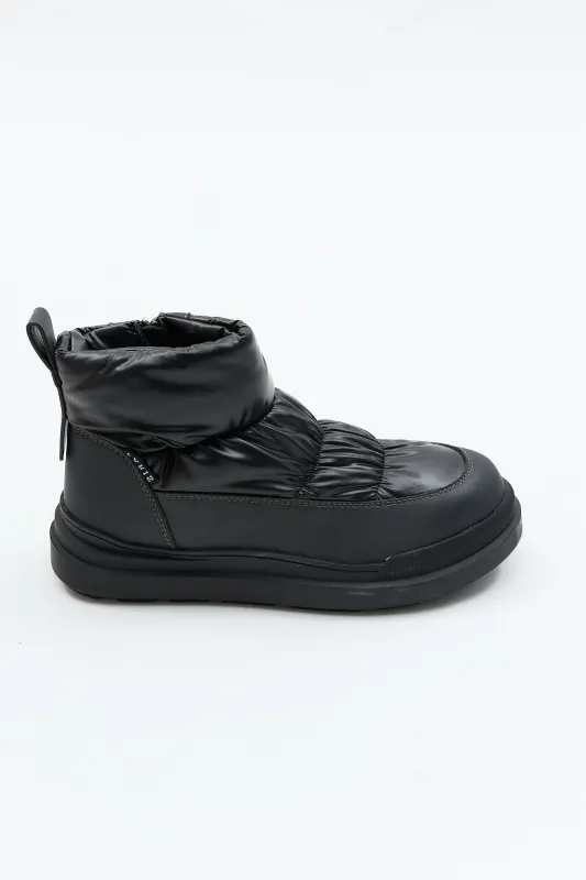 Elowen Black made by Lonza