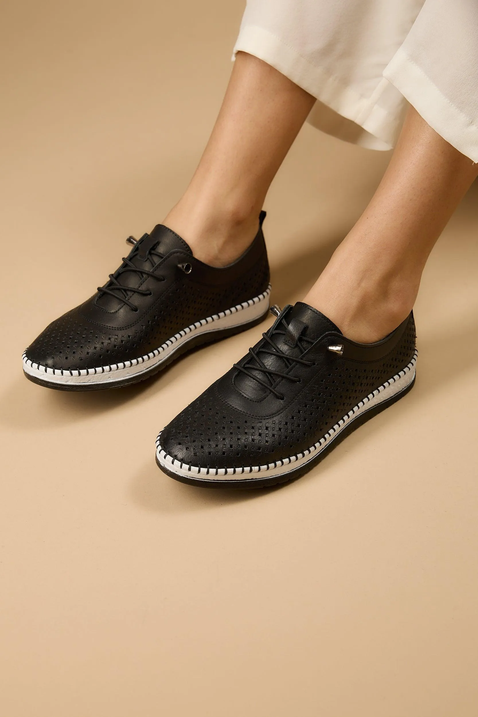 Shoella Black sold by Lonza product image thumbnail 2