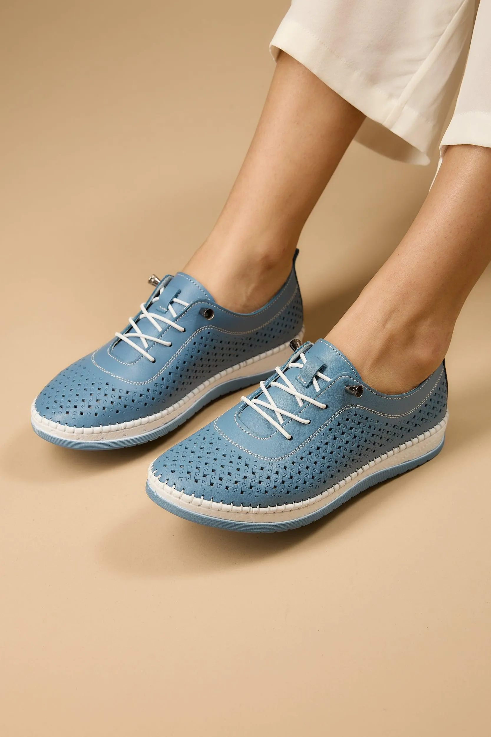 Shoella Blue sold by Lonza