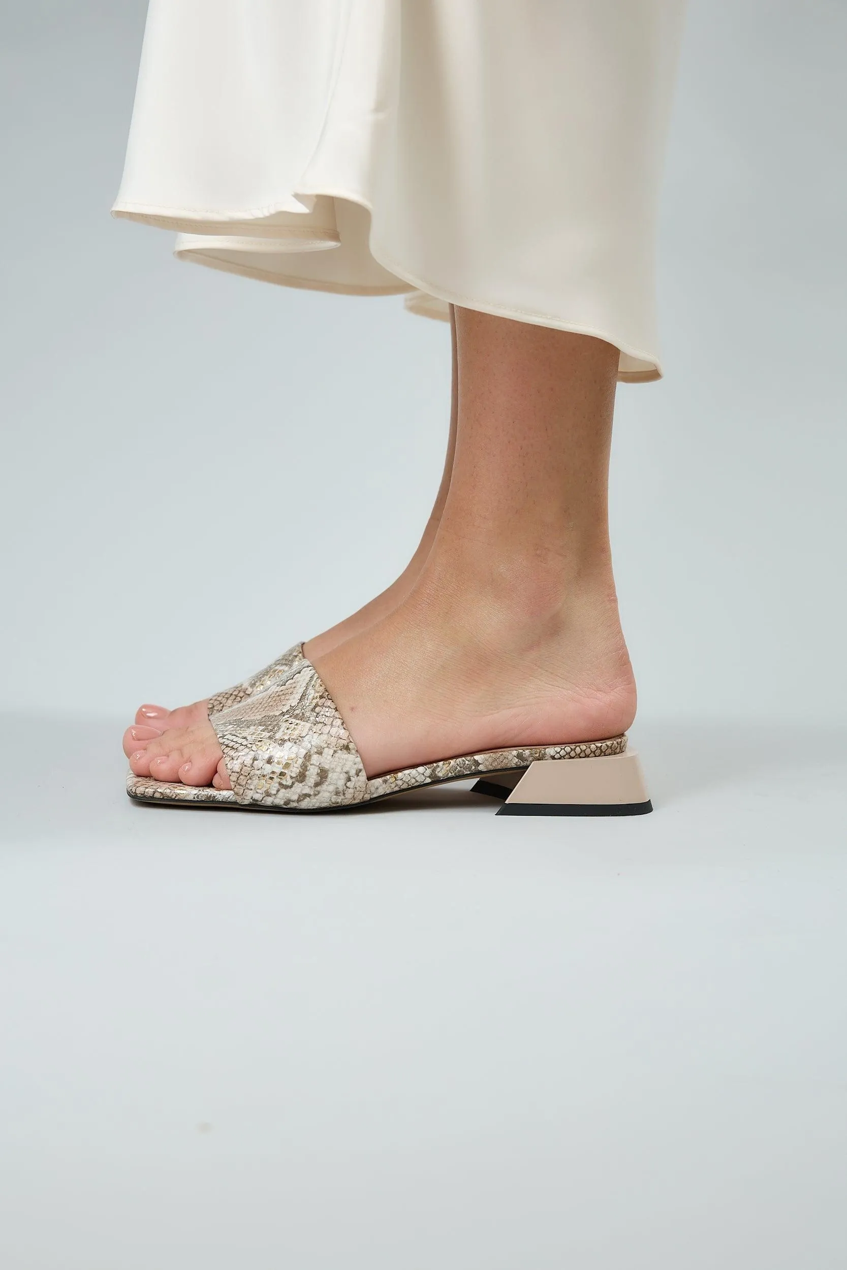 Snake Beige sold by Lonza product image thumbnail 5