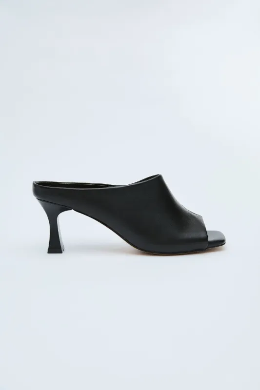 Nora Black made by Lonza