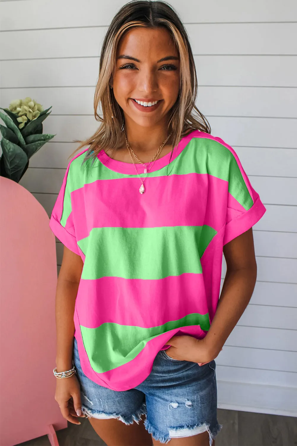 Green Colorblock Rounded Hem Loose T Shirt sold by Beagle Boutique product image thumbnail 3