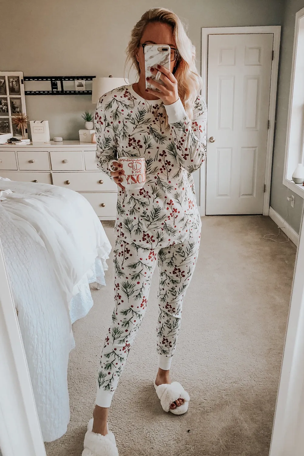 White Holly Print Thermal Pullover Trousers Pyjama Set sold by Beagle Boutique product image thumbnail 4