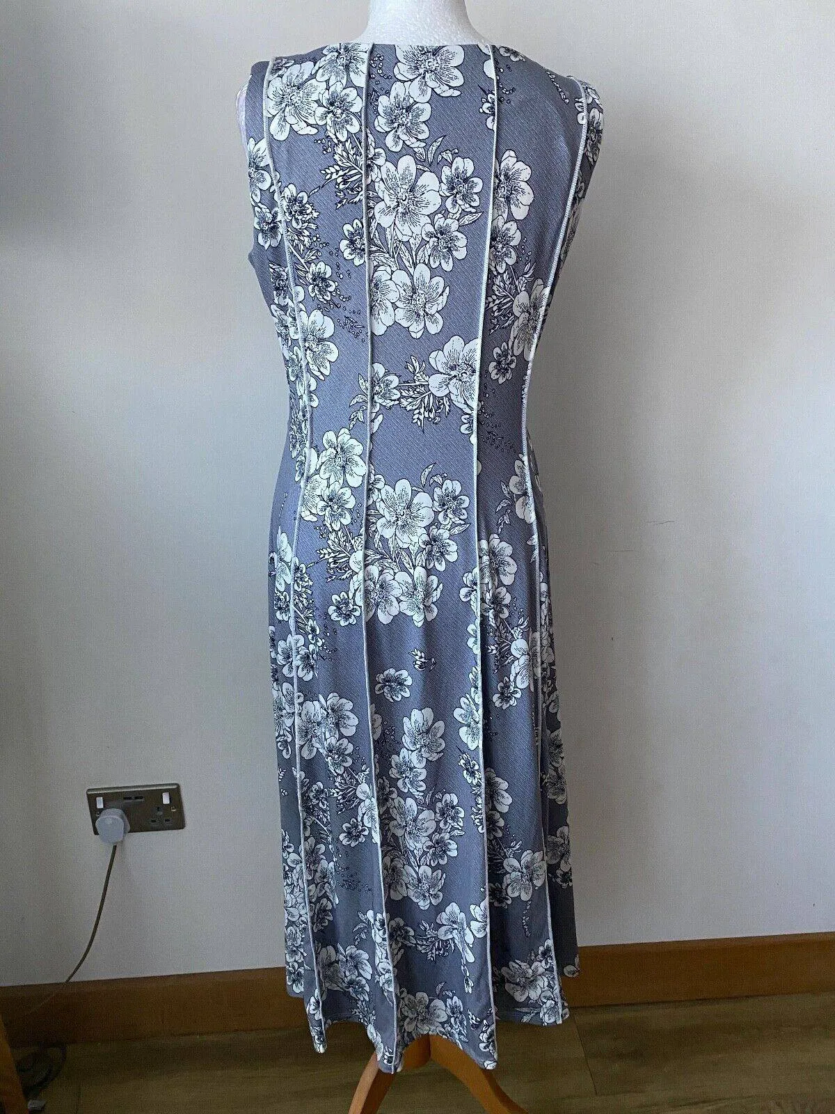 Perceptions New York Dress sold by Beagle Boutique product image thumbnail 3