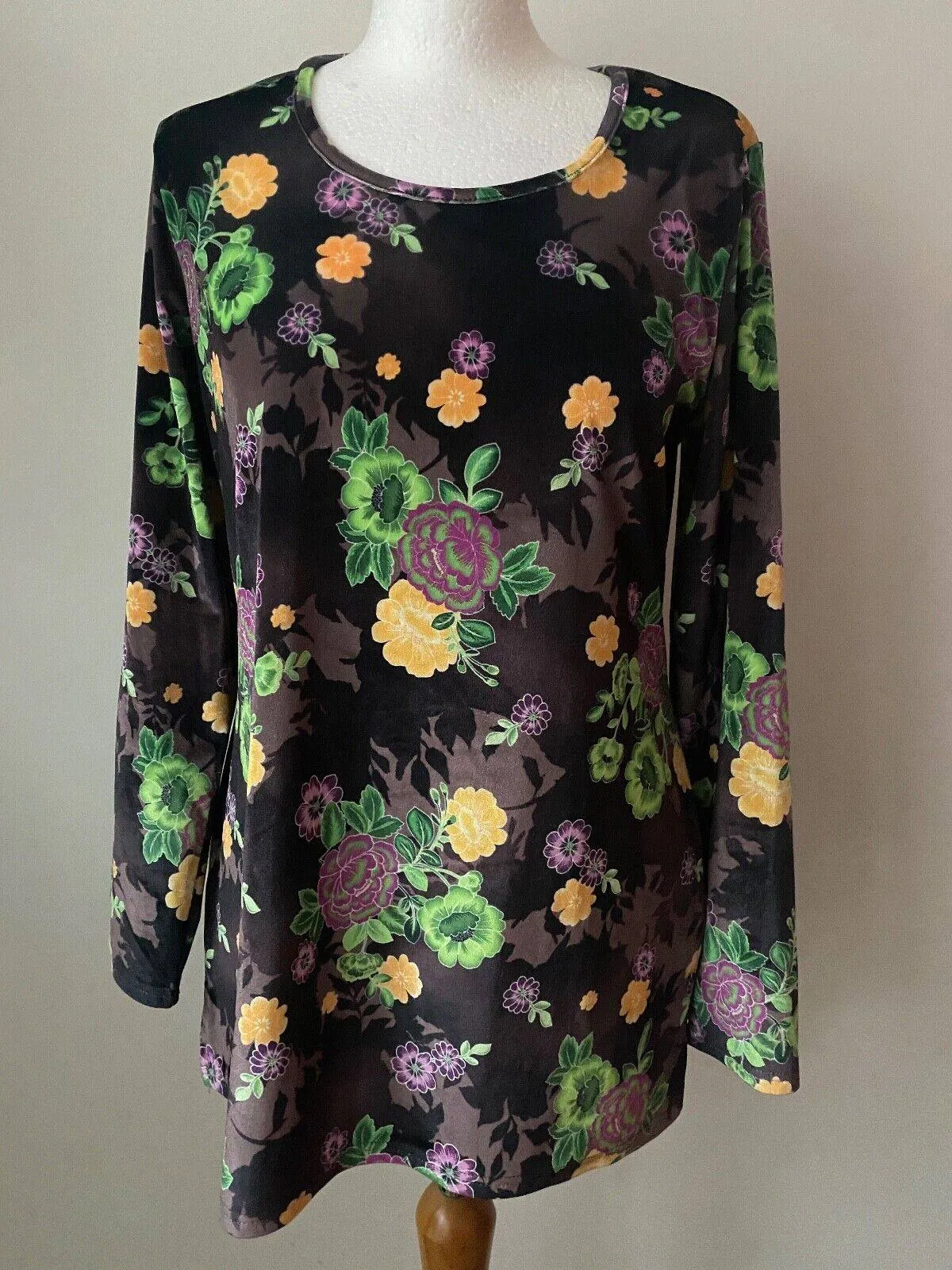 Michele Hope Velvet Tunic Top 10 / 12, 14 / 16. Green, Blue, Purple and Grey sold by Beagle Boutique product image thumbnail 4