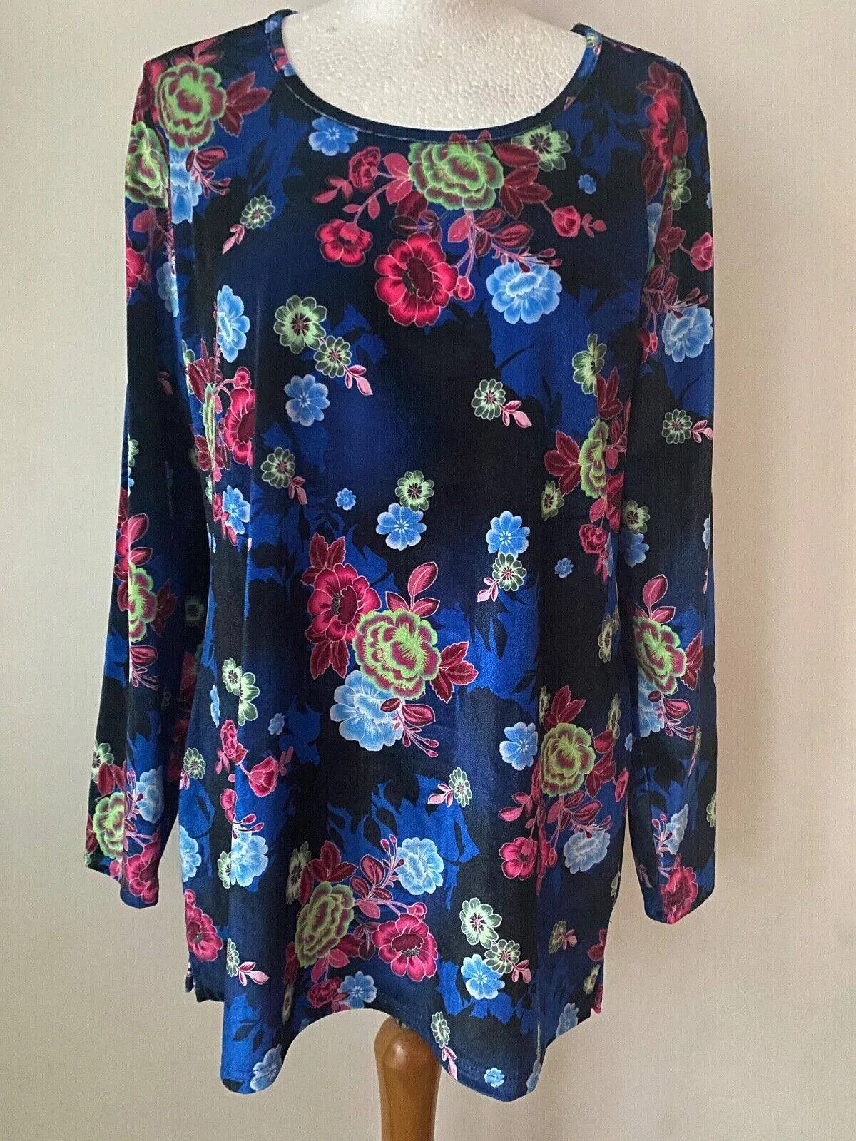 Michele Hope Velvet Tunic Top 10 / 12, 14 / 16. Green, Blue, Purple and Grey sold by Beagle Boutique product image thumbnail 3