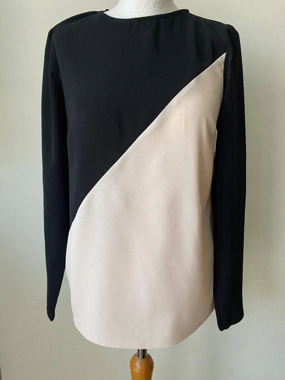 VERY Colour Block Printed Blouse Size 8, 12 sold by Beagle Boutique product image thumbnail 4