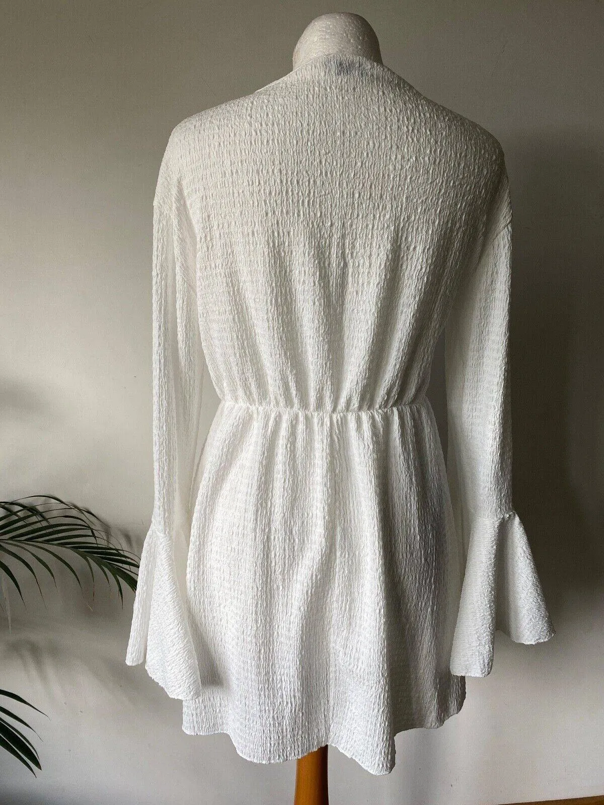 I Saw It first White Plunge Neck Skater Dress Size 6 Oversized sold by Beagle Boutique product image thumbnail 4