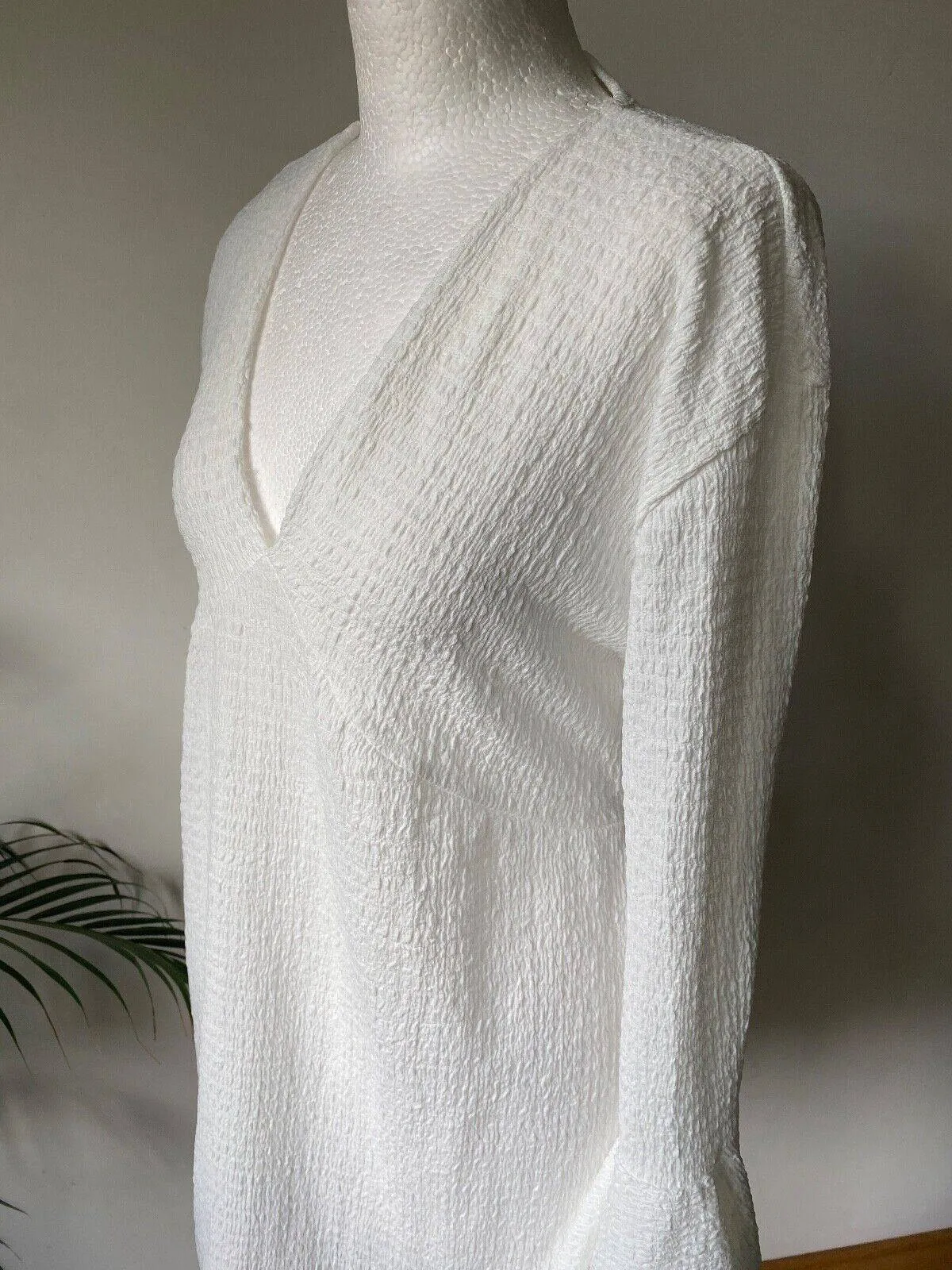 I Saw It first White Plunge Neck Skater Dress Size 6 Oversized sold by Beagle Boutique product image thumbnail 3