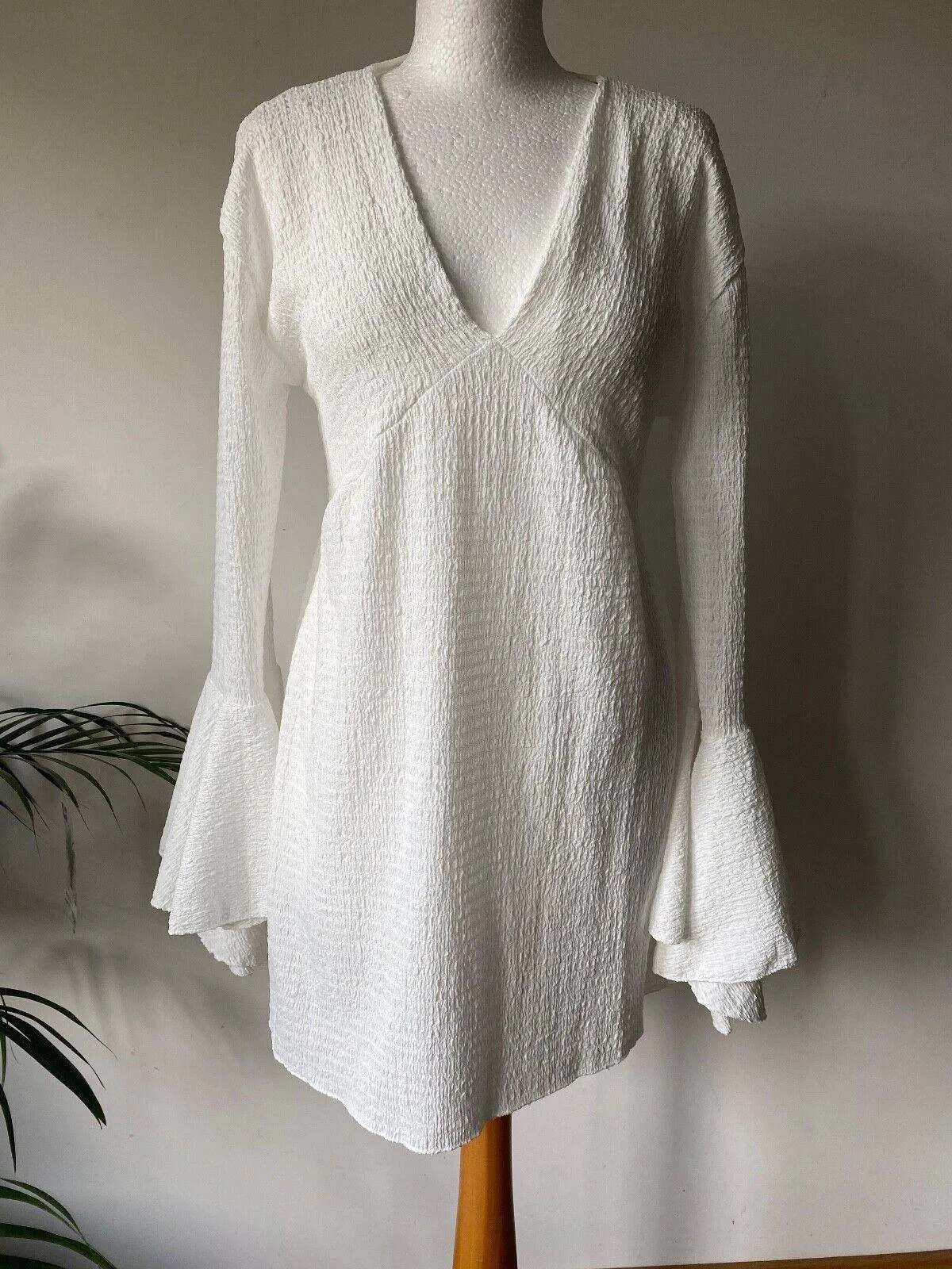 I Saw It first White Plunge Neck Skater Dress Size 6 Oversized sold by Beagle Boutique
