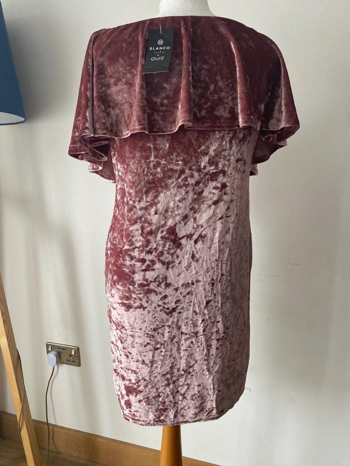 Blanco by QUIZ Pink Crushed Velvet Off The Shoulders Dress sold by Beagle Boutique product image thumbnail 3