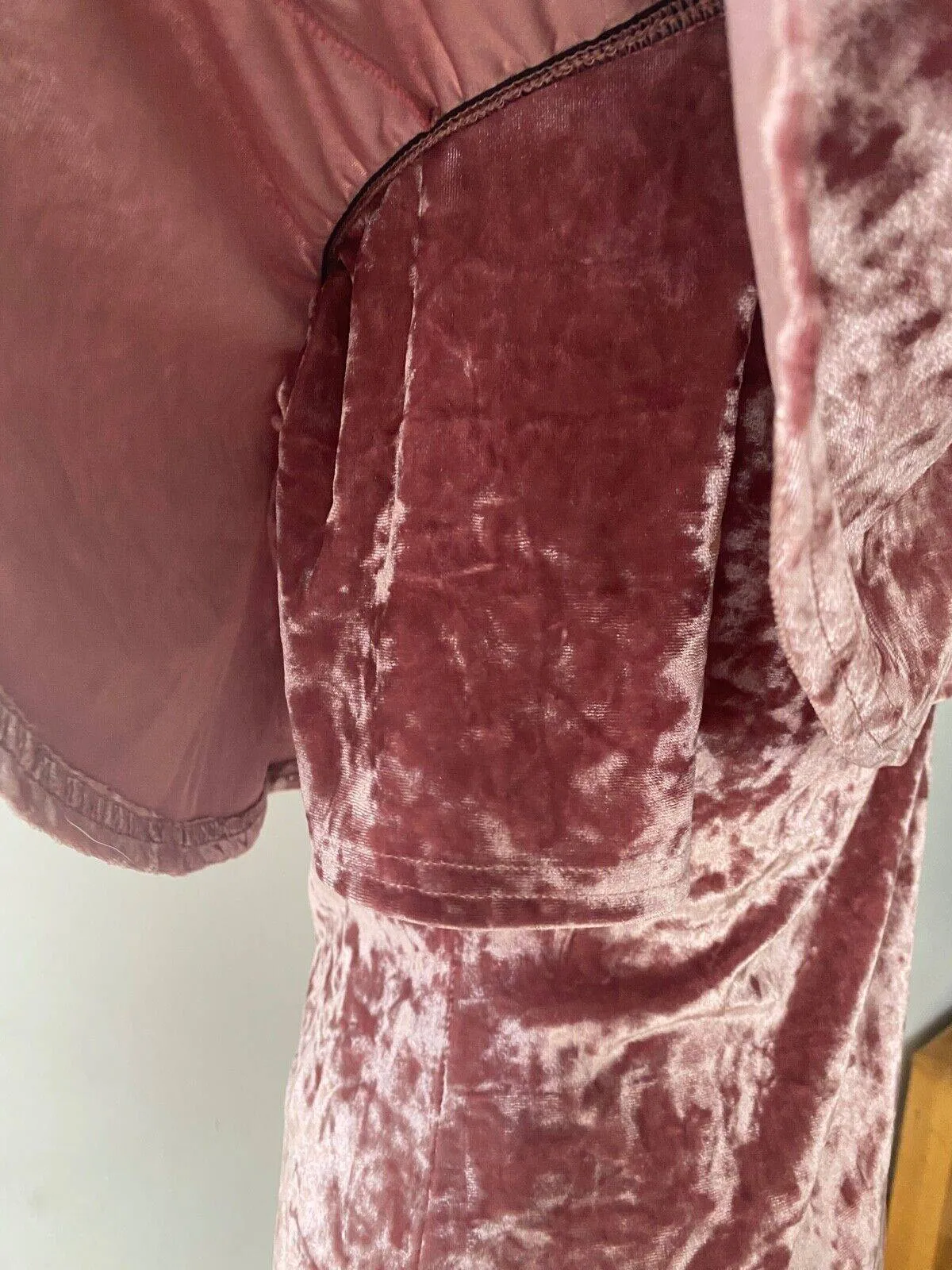 Blanco by QUIZ Pink Crushed Velvet Off The Shoulders Dress sold by Beagle Boutique product image thumbnail 4