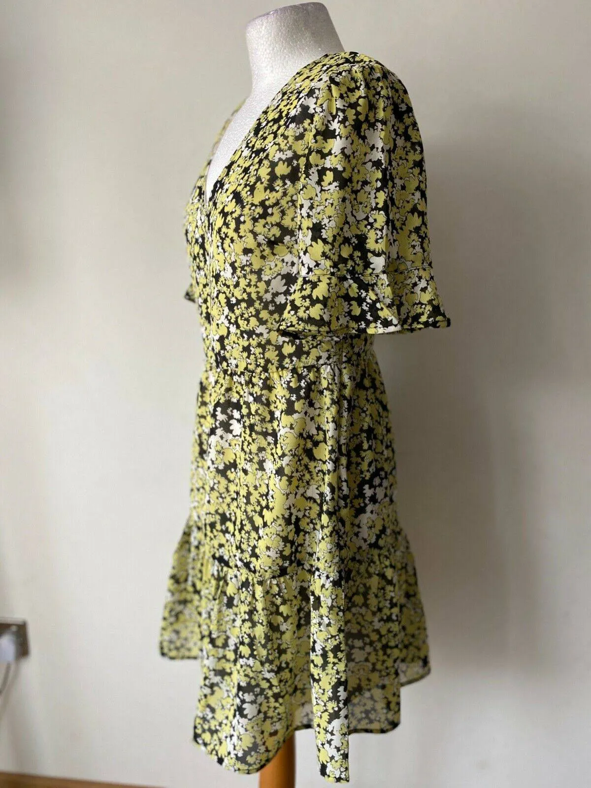 Very Yellow Floral Chiffon Lined Dress Size 12 sold by Beagle Boutique product image thumbnail 2