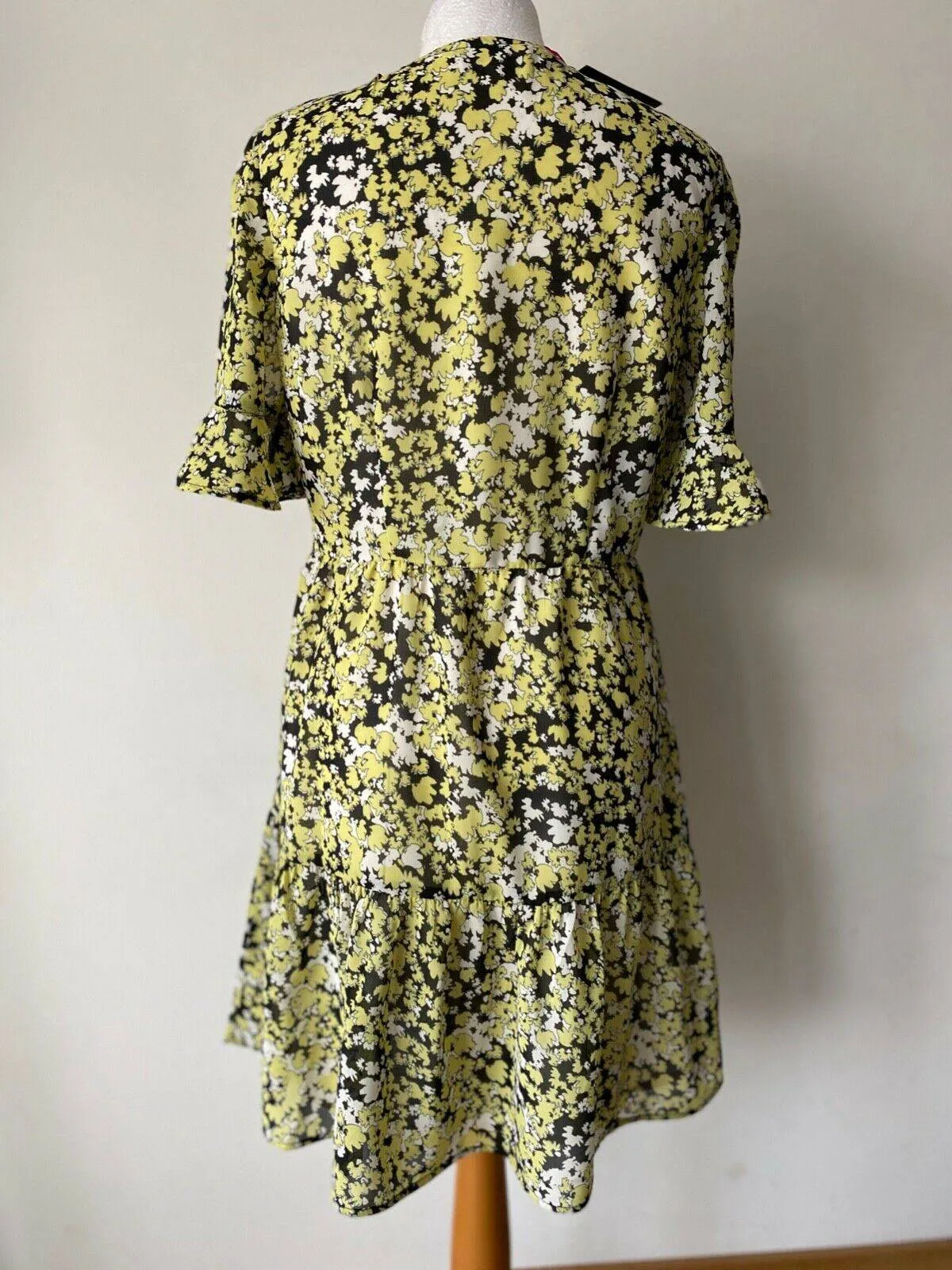 Very Yellow Floral Chiffon Lined Dress Size 12 sold by Beagle Boutique product image thumbnail 5