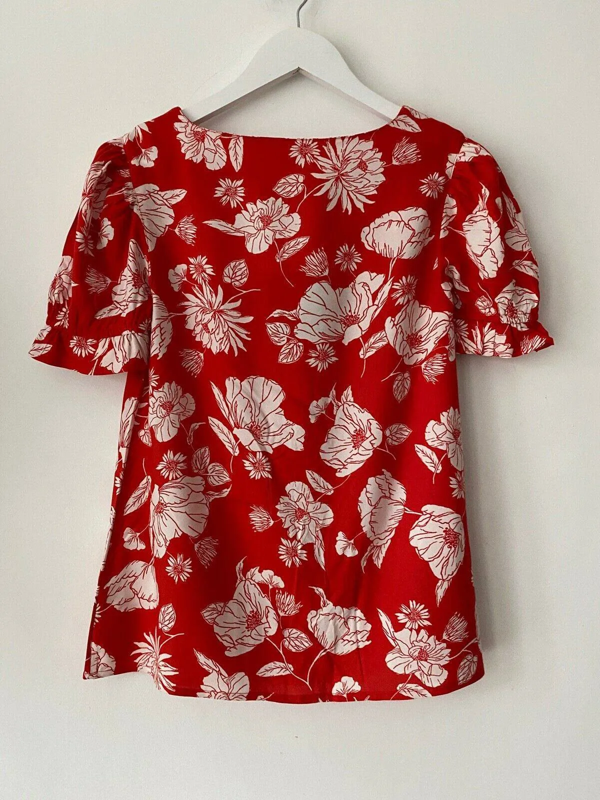 Very Red White Floral Collarless Blouse Size 8 sold by Beagle Boutique product image thumbnail 3