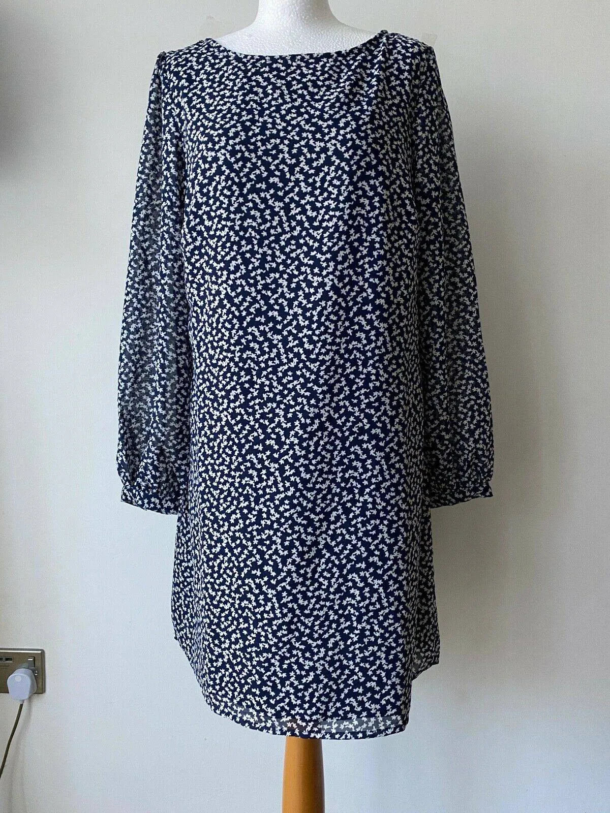 VERY Navy Blue White Ditsy Floral Layered Dress Size 14 sold by Beagle Boutique product image thumbnail 5