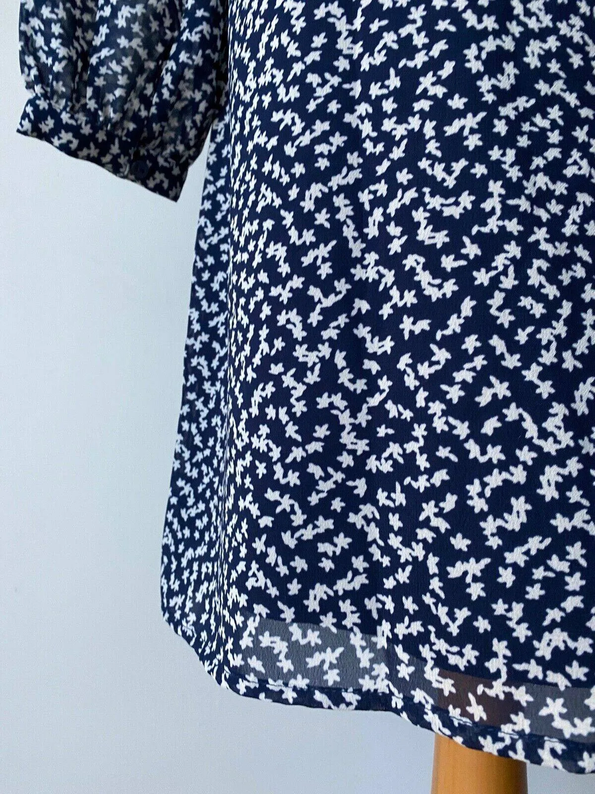 VERY Navy Blue White Ditsy Floral Layered Dress Size 14 sold by Beagle Boutique product image thumbnail 4