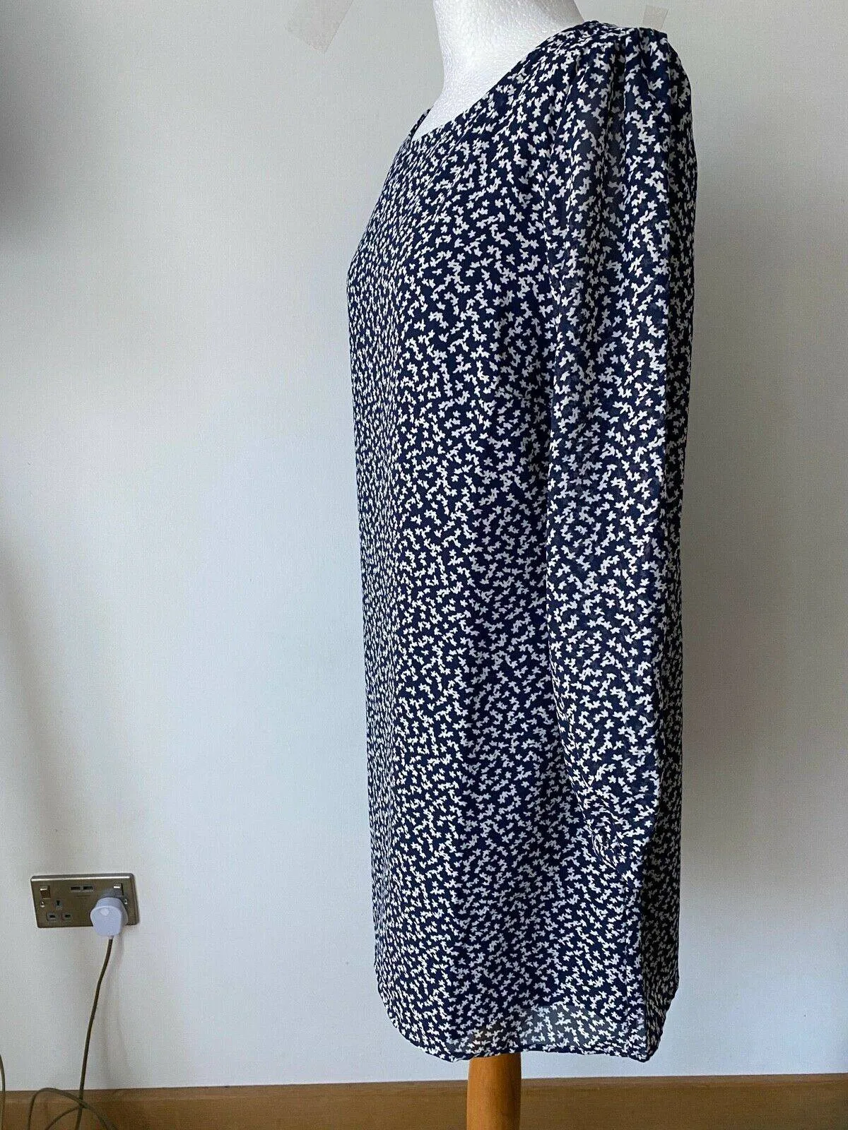 VERY Navy Blue White Ditsy Floral Layered Dress Size 14 sold by Beagle Boutique product image thumbnail 3