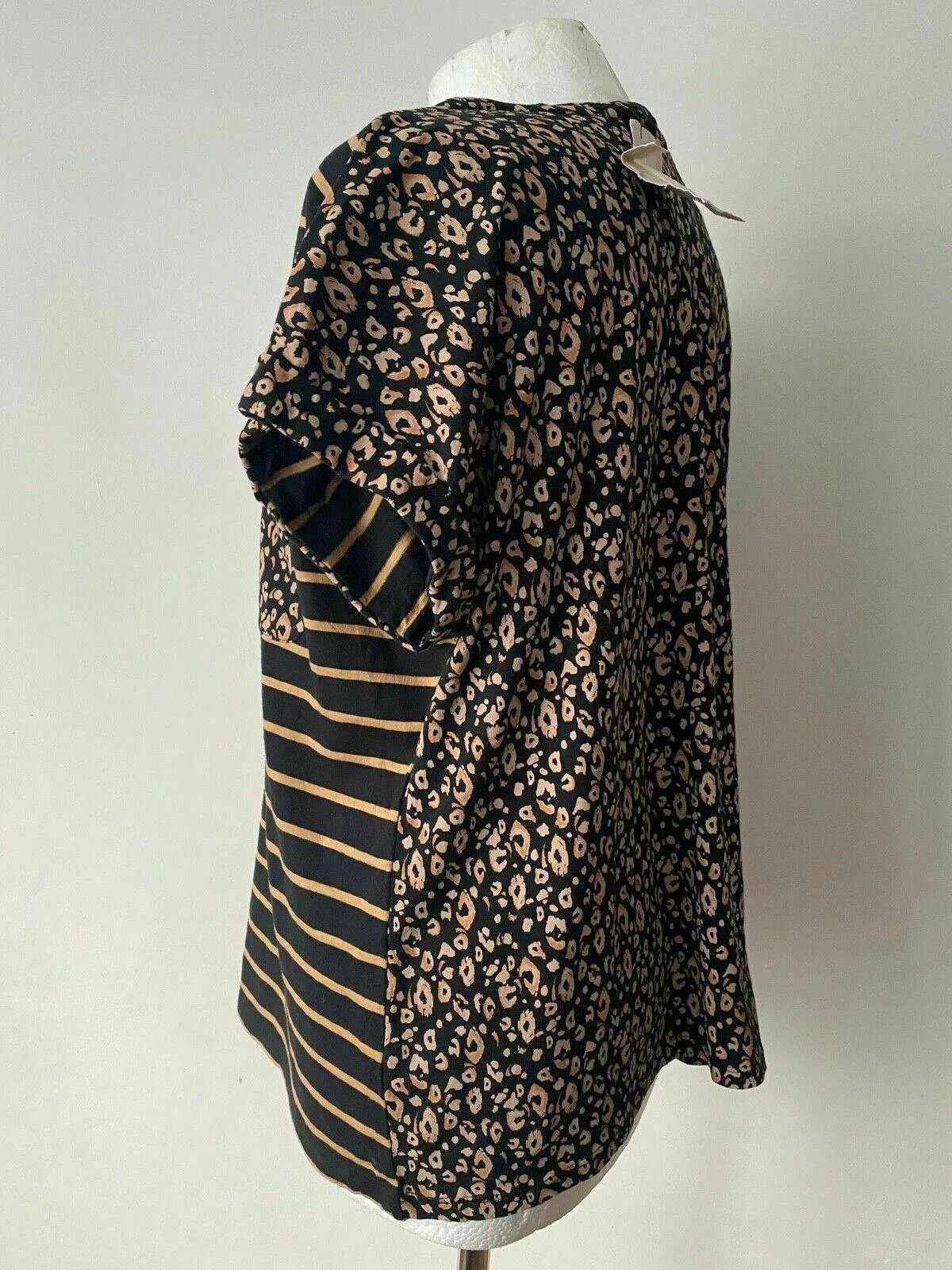 Tu Contrast T-shirt Striped Front Animal Print Back Pocket Top Sizes 16 18 sold by Beagle Boutique product image thumbnail 4