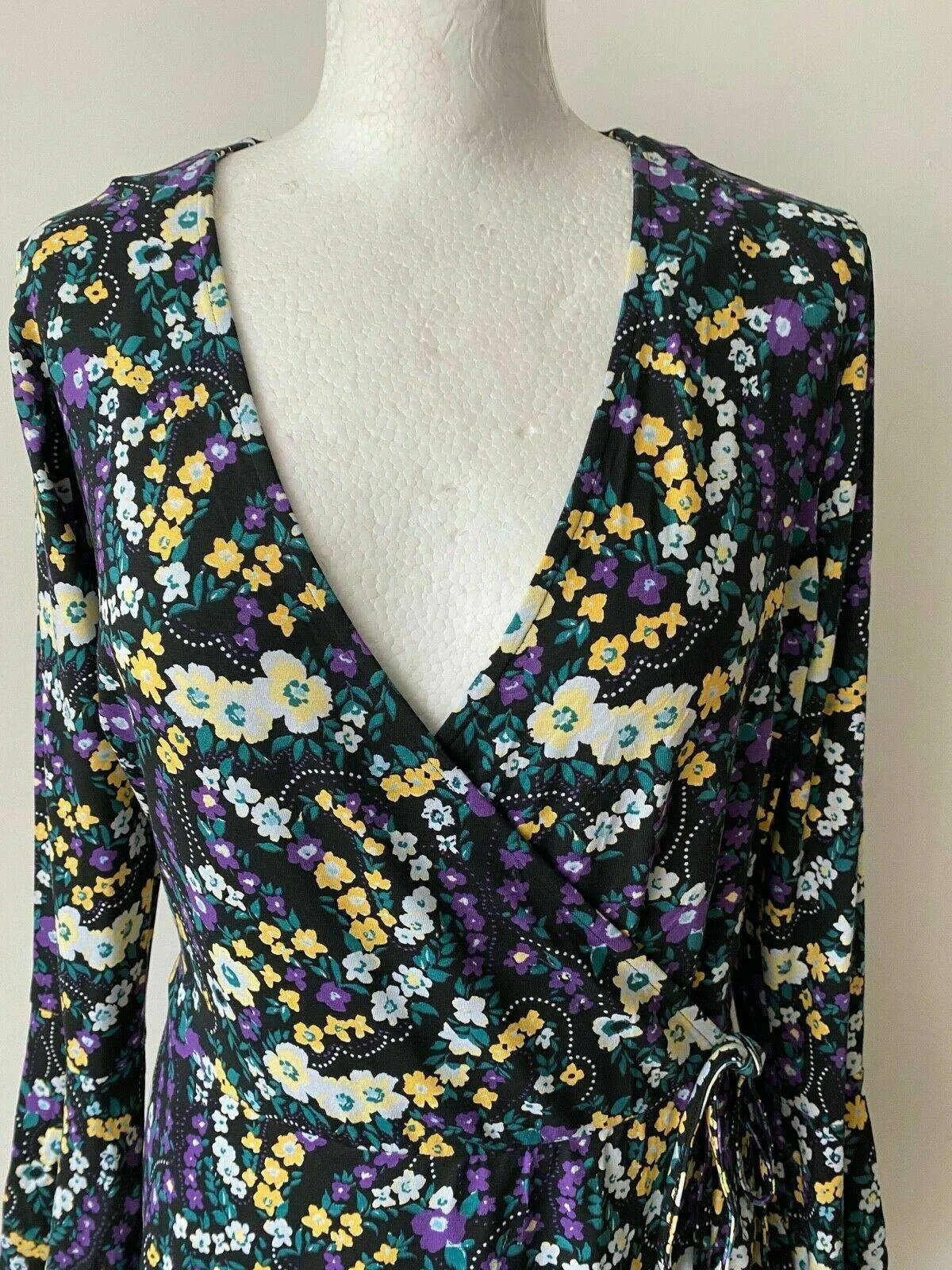 simply be Floral Wrap Dress Size 14 sold by Beagle Boutique product image thumbnail 5