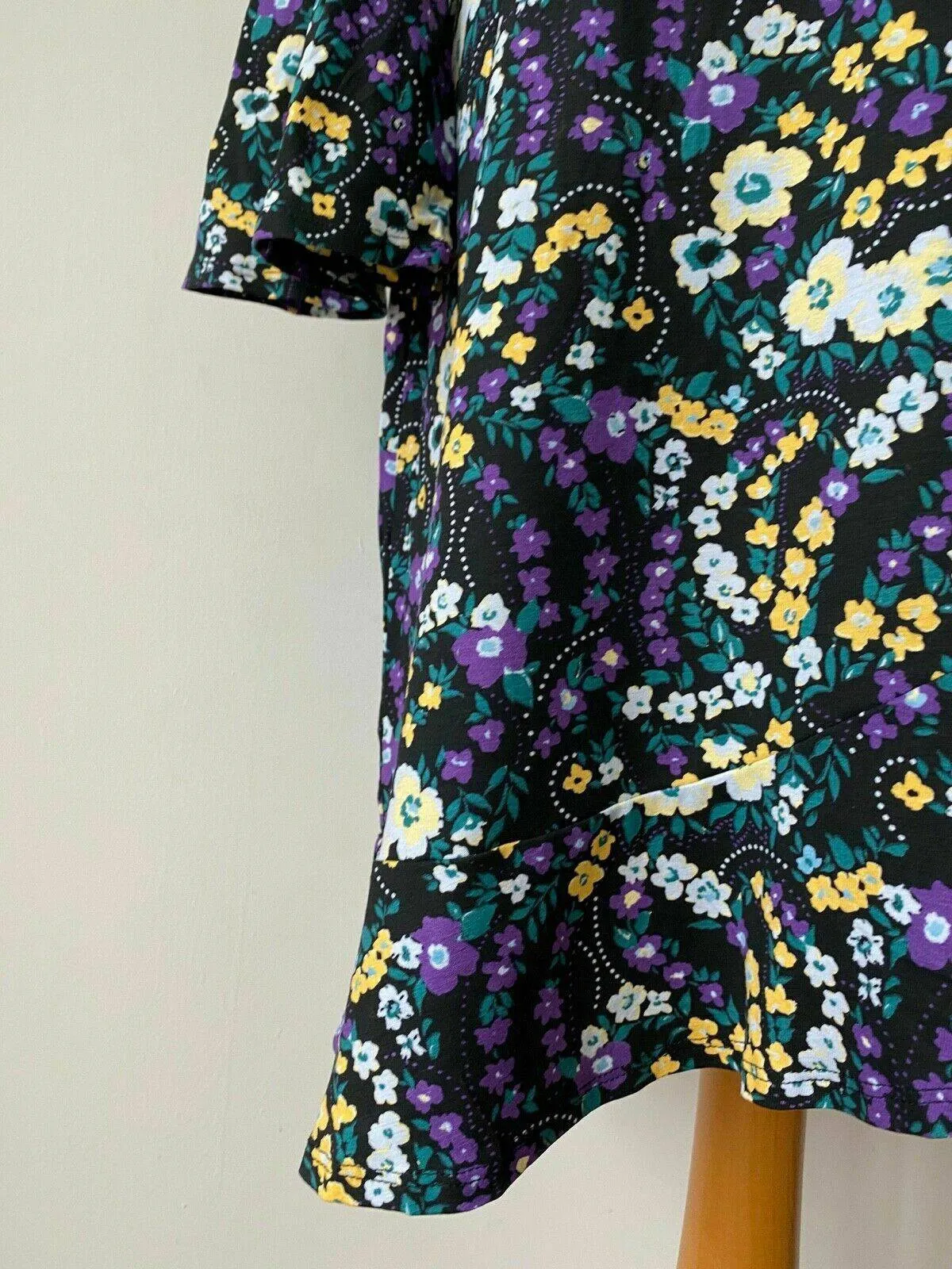 simply be Floral Wrap Dress Size 14 sold by Beagle Boutique product image thumbnail 4