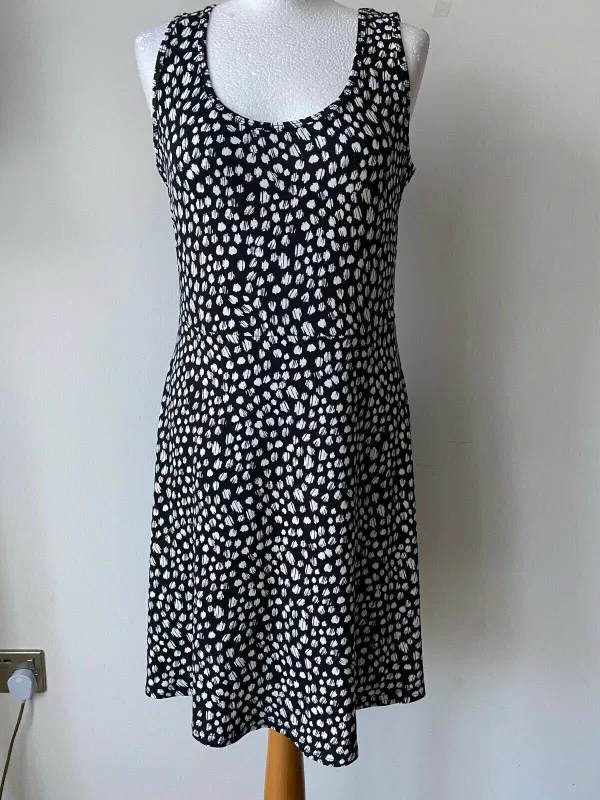 Very Basic Summer Dress Sizes 6, 12, 14 sold by Beagle Boutique