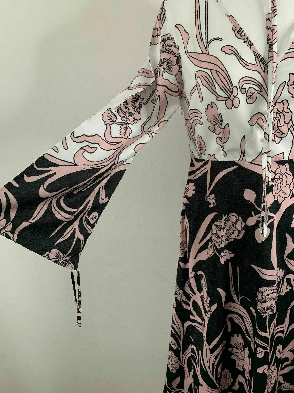 SHEIN Tie Detail Colour block Floral Dress Size S 10 sold by Beagle Boutique product image thumbnail 2