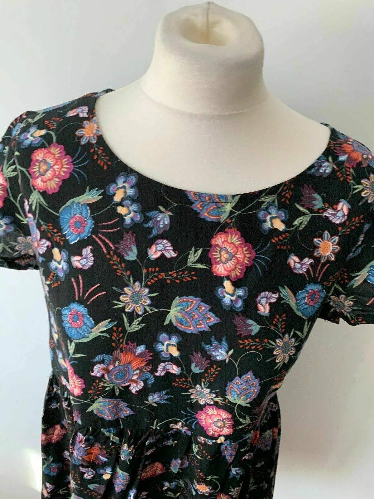 Brave Soul Black Floral Smock Dress Size S sold by Beagle Boutique product image thumbnail 3
