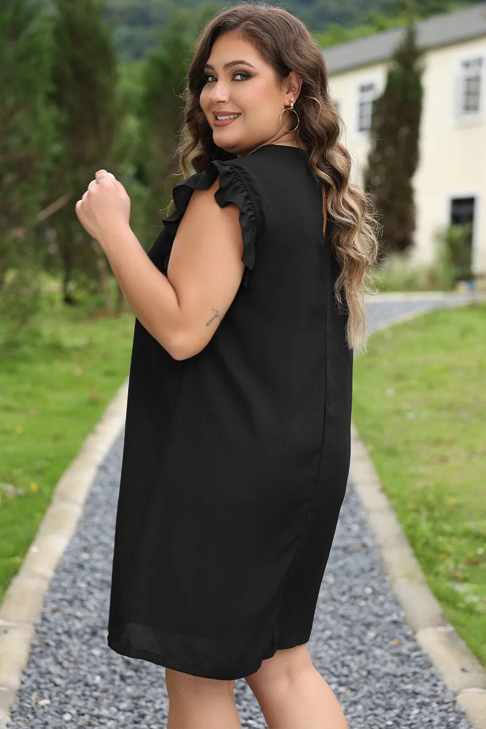 Black Keyhole Back Ruffled Plus Shift Dress sold by Beagle Boutique product image thumbnail 3